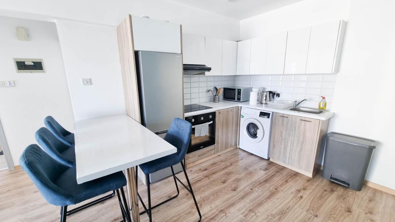 Modern Retreat: 2Br Stylish Apt With Comfy Rooms! Smart Tv With 200Mbps Internet Larnaca Eksteriør billede