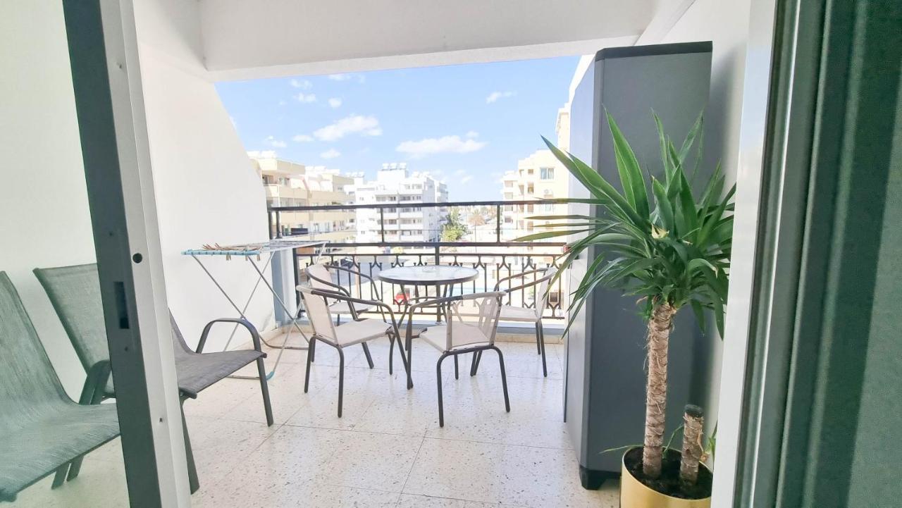 Modern Retreat: 2Br Stylish Apt With Comfy Rooms! Smart Tv With 200Mbps Internet Larnaca Eksteriør billede